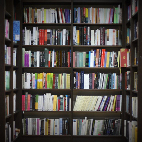 ksiażki w bibliotece