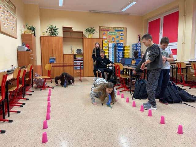 Wyścigi robotów zorganizowane przez 6c
