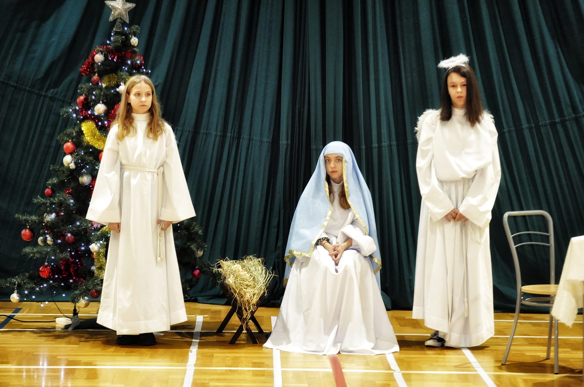 Maryja z dzieciętkiem i aniołkiem